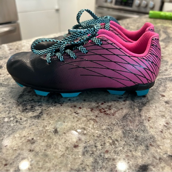 Kids cleats size 12K - DSG soccer cleats - Picture 5 of 6